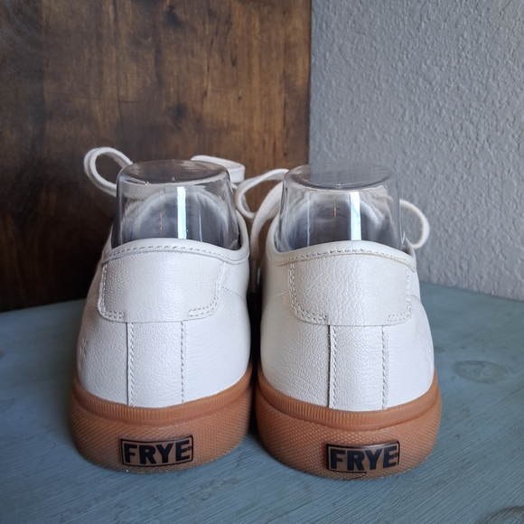 🎉 Frye Gia Low Ivory Leather Gumsole Sneakers Sz. 10 EUC - Picture 6 of 12